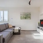 Апартаменты Bellaria Palace - In The Hearth Of Motor Valley By Movebnb Модена