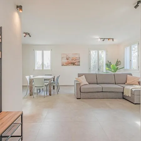 Apartman Bellaria Palace - In The Hearth Of Motor Valley By Movebnb *