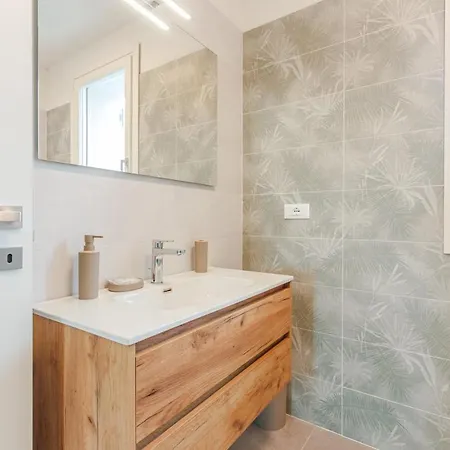 Bellaria Palace - In The Hearth Of Motor Valley By Movebnb