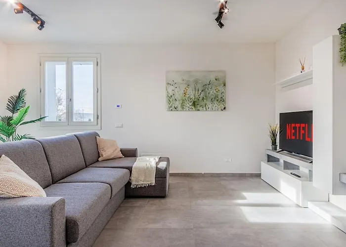 Apartment Bellaria Palace - In The Hearth Of Motor Valley By Movebnb Modena